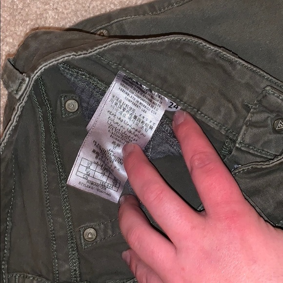 Cute Guess capris! - Picture 5 of 8